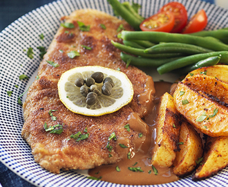 Dubbelpanerad skinkschnitzel med krämig brunsås