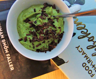 Två boktips och en kopp gammalt på nytt: Paleoyoghurt med avokado