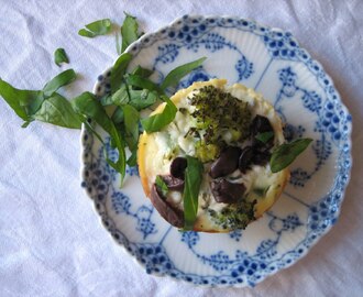 Minipaj med broccoli och oliver