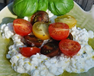 Tomatsallad med citron och keso