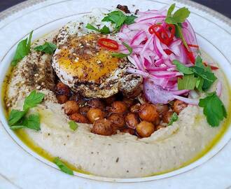 Hummus with sumac, chickpeas and egg by Morteza #åretsäggrätt