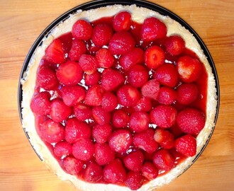 Rabarbercheesecake med jordgubbar