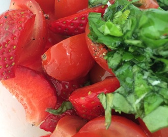 tomat- och jordgubbssalsa