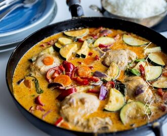 Lättlagad thaigryta med kyckling - ZEINAS KITCHEN | Recept, Kycklingrecept, Maträtt