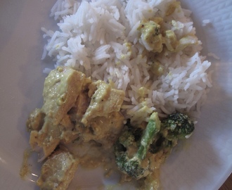 Kyckling med cashewgrädde och broccoli