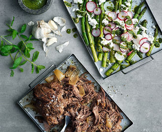 Pulled lamm med sparris, chèvre, picklade rädisor och myntasås