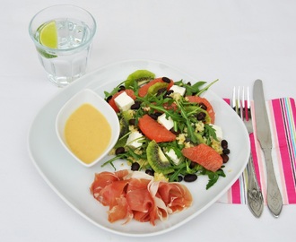 Fruktig bulgursallad med fetaost och citrusdressing