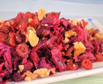 Rödkålssallad med Tranbär och Valnötter