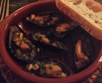 Gratinerade musslor med chili- och vitlökssmör