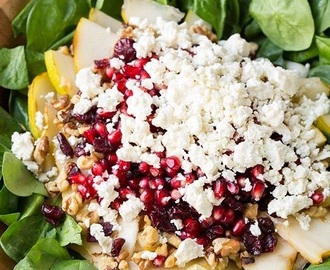 Pear, pomegranate and spinach salad