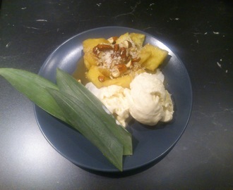 Glaserad ananas med rom och honungsrostad mandel