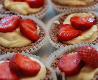 Chokladbakelser med jordgubbar