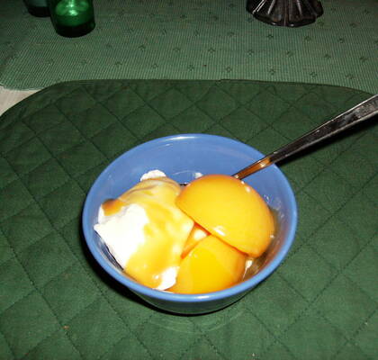 Kolasås med persikor & glass