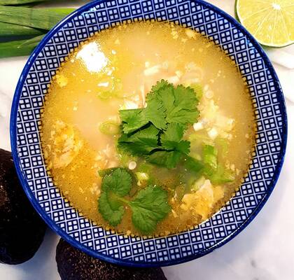 Mexikansk kycklingsoppa med lime och jalapeno