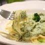 Vegetarisk pastasås med ost och broccoli.