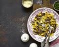 Sos grzybowy: przepis na sos z suszonych grzybów ze śmietaną