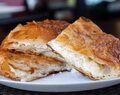 OVAKO SE SPREMA U TURSKOJ PO TRADICIONALNOM RECEPTU: Burek pita sa sirom od samo 4 sastojka