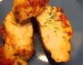 Kycklingfilé fylld med fetaost och örter i härlig tomatsås / Pechuga de pollo relleno de queso feta y hierbas en salsa de tomate