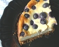 Cheesecake med blåbär och vit choklad