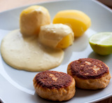 fiskefrikadeller med laks og torsk