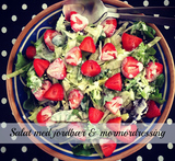 salat med jordbær og fløde dressing