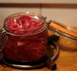 picklad rödlök vinäger