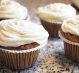 gulerods cupcakes med cream cheese