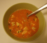 sterk rød fiskesuppe