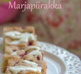 mehevä marjapiirakka pellillinen