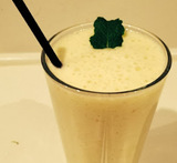 smoothie med ananas og kokosmælk