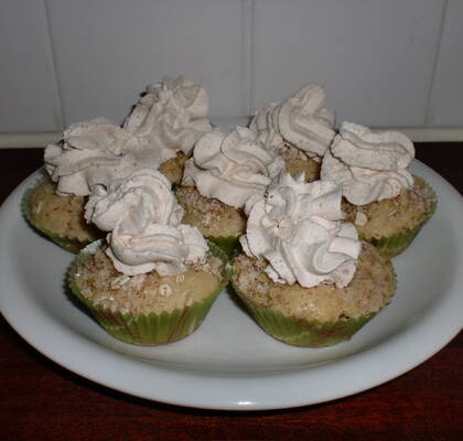 Mini-äppelmuffins med crumble och kanelgrädde