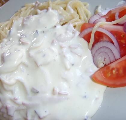 Pasta med ost- och skinksås