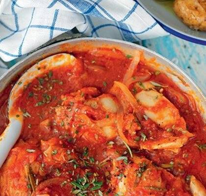 Tomatbrässerad kyckling med vitt vin och rosmarin