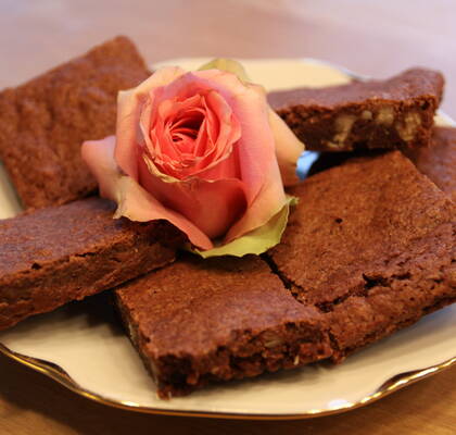 Kladdkaka med valnötter i långpanna