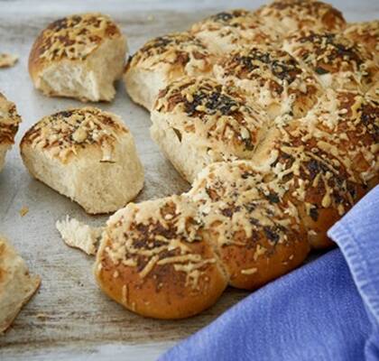 Brytbröd med oregano och parmesan