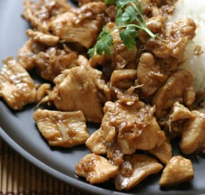 Garlic and pepper chicken (gai pad gratiem prik thai)