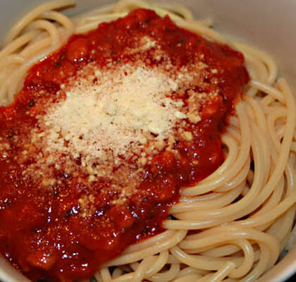 Pasta med tomat och baconsås