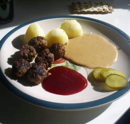 Köttbullar med gräddsås.