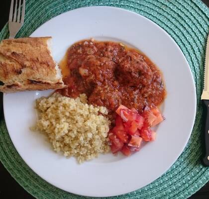 Keftedes me saltsa– Grekiska Köttbullar med sås