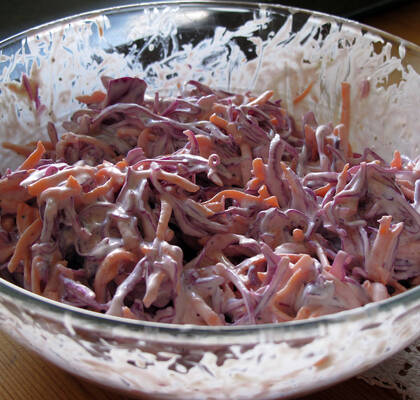 Coleslaw med rödkål och morötter