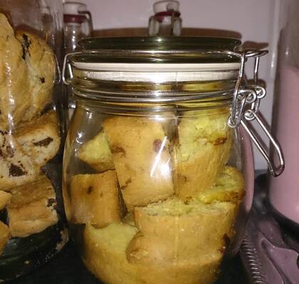 Saffransbiscotti med vit choklad och pumpafrön