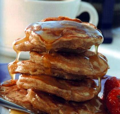 Äppelpannkakor med lönnsirapssmör