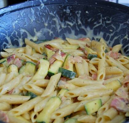 Patsa carbonara med zucchini