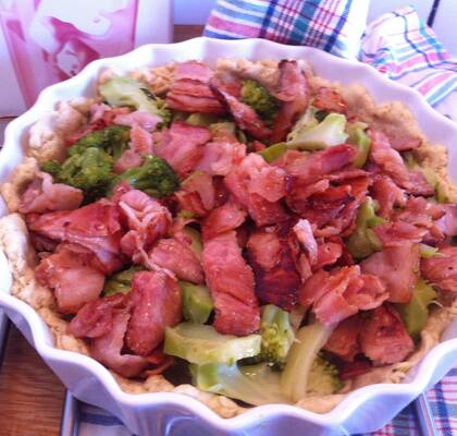 Bacon- och broccolipaj