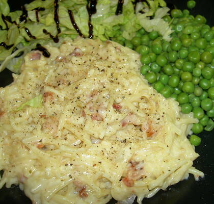 Pasta med bacon, grädde och ost