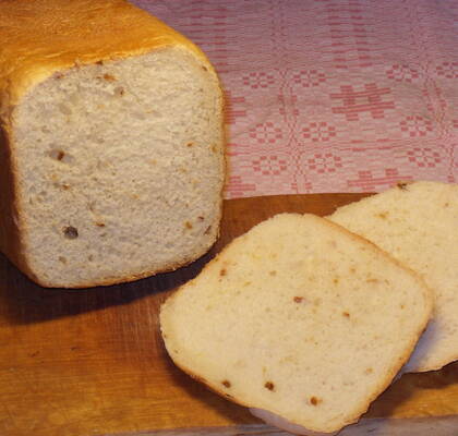 Smörigt rostlöksformbröd i bakmaskin