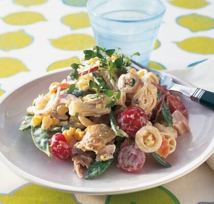 Pastasallad med kyckling och grönt