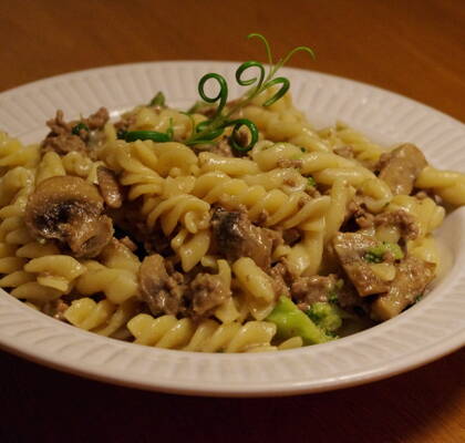 Pasta med köttfärs och ädelostsås