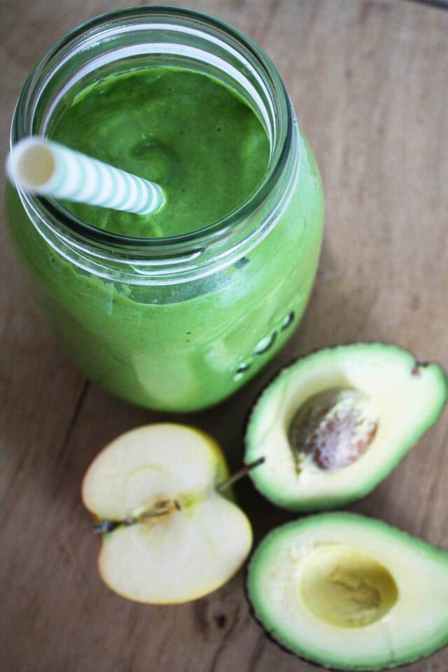 Avocado smoothie med æble og spinat