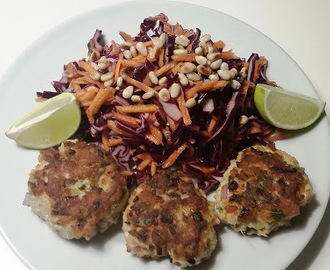 Laksefrikadeller med Krydret Rødkålssalat